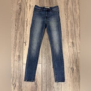 BKE Buckle: Stella High Rise Slim Fit Skinny Jeans. Size 26